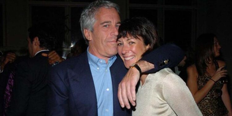 Ghislaine Maxwell e Jeffrey Epstein, foto Twitter