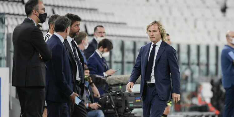 Pavel Nedved con Fabio Paratici e Andrea Agnelli a bordo campo (Foto LaPresse)