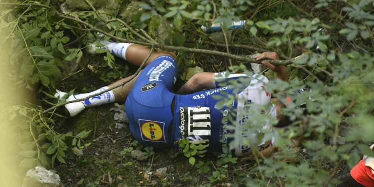 Remco Evenepoel, caduta Giro Lombardia (Foto: LaPresse)