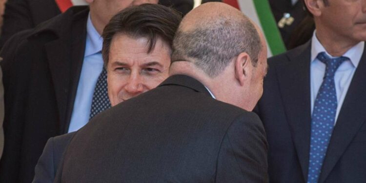 Giuseppe Conte con Nicola Zingaretti (LaPresse)