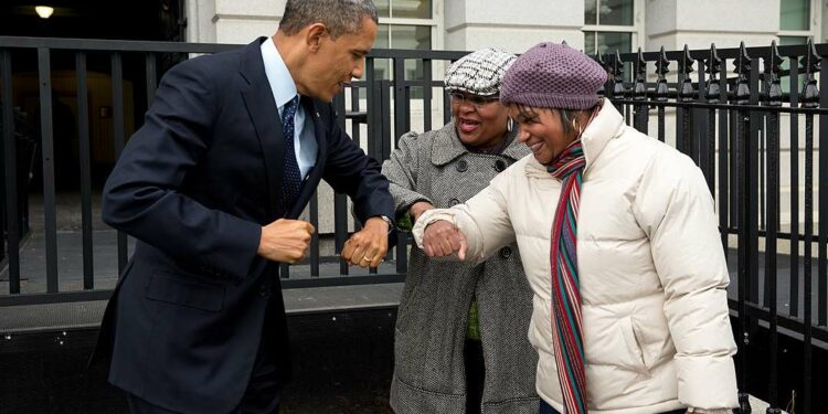 President Barack Obama greets two women on West Executive Avenue as he walks back to the Oval Office after remarks on the fiscal cliff and a balanced approach to the debt limit and deficit reduction at a middle class My2K event in the Eisenhower Executive Office Building South Court Auditorium, Dec. 31, 2012. (Official White House Photo by Pete Souza)