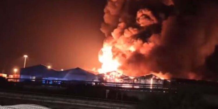 Incendio Ancona, foto da video su Twitter