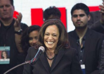 New elected California Senator of California Kamala Harris talks to members of the media and supporters at her election night party in Los Angeles, California, USA, on Tuesday 8 November 2016. Americans vote on Election Day to choose the 45th President of the United States of America to serve from 2017 through 2020. EFE/ARMANDO ARORIZO