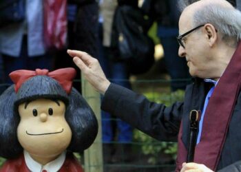 Joaquin Salvador Lavado Tejon ("Quino")  con Mafalda (LaPresse)