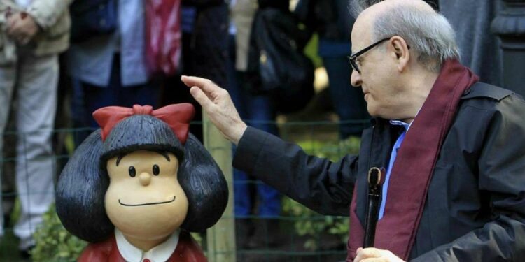 Joaquin Salvador Lavado Tejon ("Quino")  con Mafalda (LaPresse)