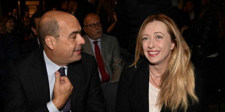 Nicola Zingaretti con Giorgia Meloni (LaPresse)