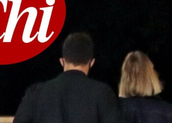 esclusivo ECCOLI FINALMENTE ALLO SCOPERTO DOPO ESSER STATI A CENA AL SUSCI ECCO MATTEO GIUNTA E FEDERICA PELLEGRINI TENERAMENTE ABBRACCIATI, RIENTRARE NELLA LORO DIMORA DOVE DORMONO A ROMA.