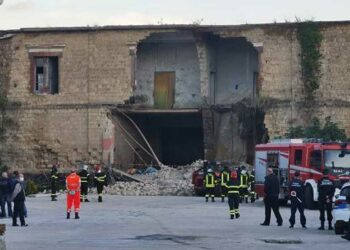 Napoli, il crollo della palazzina dei senzatetto