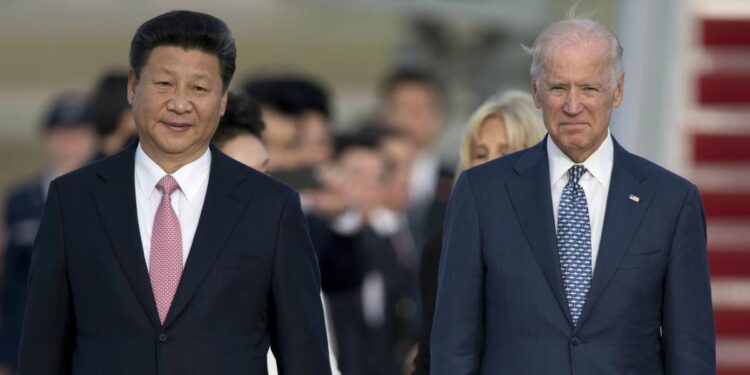 Xi Jinping con Joe Biden, allora vicepresidente degli Stati Uniti, nel 2015 (LaPresse)