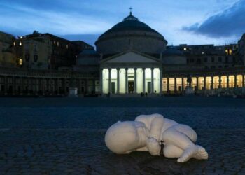 Jago, "Look down", Napoli, Piazza del Plebiscito (LaPresse)