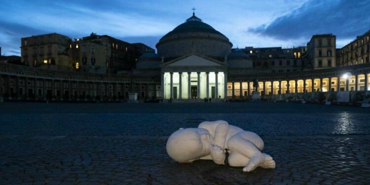 Jago, "Look down", Napoli, Piazza del Plebiscito (LaPresse)