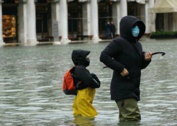 Acqua alta a Venezia: il Mose non è stato attivato (LaPresse)