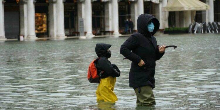 Acqua alta a Venezia: il Mose non è stato attivato (LaPresse)