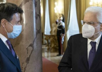 Giuseppe Conte con Sergio Mattarella (LaPresse)