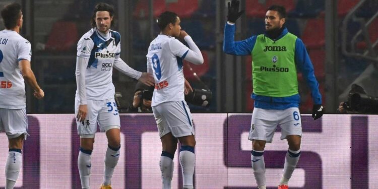 Calciomercato Atalanta - Hateboer tra Toloi e Muriel (Foto LaPresse)