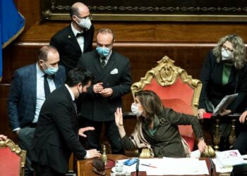 Caos al Senato durante la chiusura delle operazioni di voto (LaPresse)