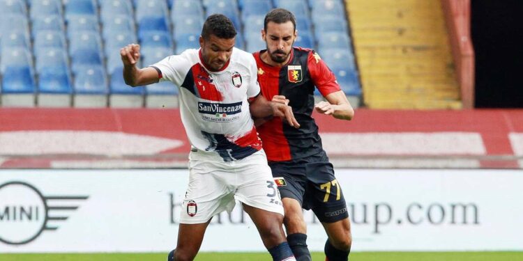 Junior Messias braccato da Zappacosta (Foto LaPresse)