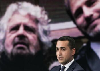 Luigi di Maio (M5s). Sullo sfondo, Grillo e Casaleggio (LaPresse)