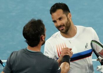 Fabio Fognini e Salvatore Caruso al termine del match degli Australian Open 2021 (Foto LaPresse)