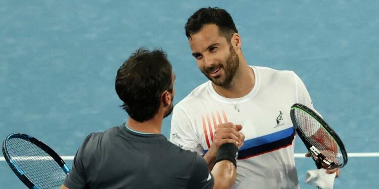 Fabio Fognini e Salvatore Caruso al termine del match degli Australian Open 2021 (Foto LaPresse)