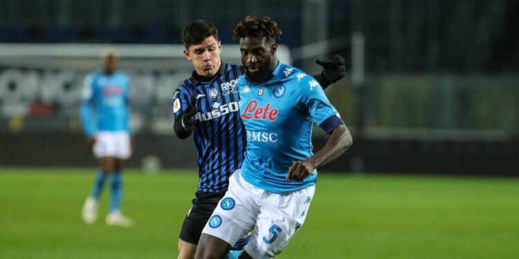 Tiémoué Bakayoko con la maglia del Napoli (Foto LaPresse)