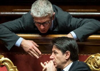 Nicola Morra (M5s) con Giuseppe Conte (LaPresse)