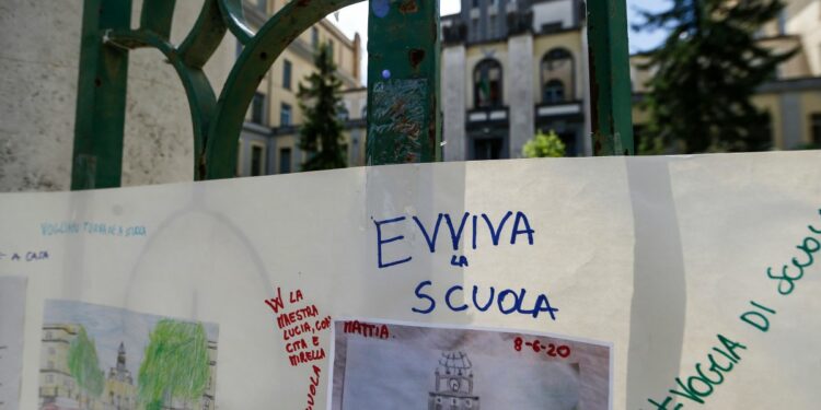 Scuole chiuse per Covid