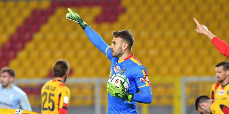 Pronostici Serie B - Il portiere del Lecce, Gabriel (Foto LaPresse)