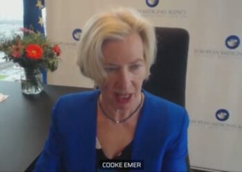 Emer Cooke (Foto: YouTube)