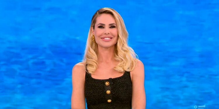 Ilary Blasi, conduttrice de L'Isola dei Famosi