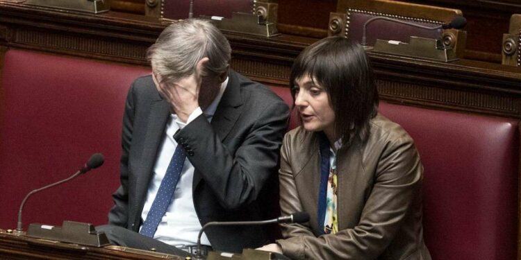 Graziano Delrio e Debora Serracchiani (Pd) alla Camera (LaPresse)