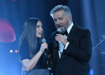 Christian De Sica e la figlia Maria Rosa cantano insieme