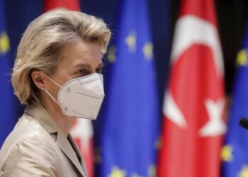 Ursula von der Leyen, Unione Europea, bandiere turche (LaPresse)