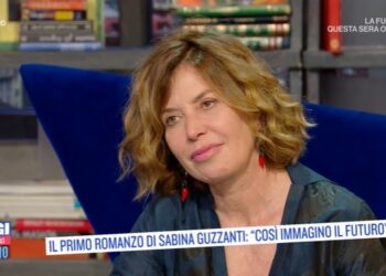 Sabina Guzzanti, sorella di Corrado, a "Oggi è un altro gjorno"