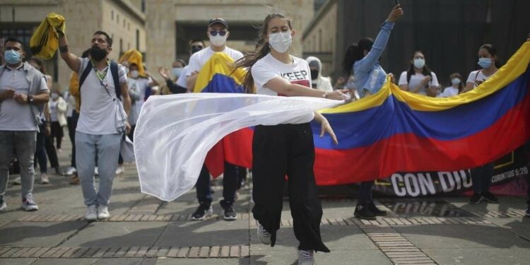 Le manifestazioni in Colombia (Lapresse)