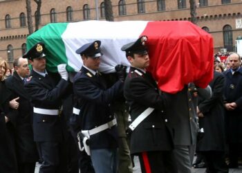 6 marzo 2005, funerale di Stato per il funzionario del Sismi Nicola Calipari (LaPresse)