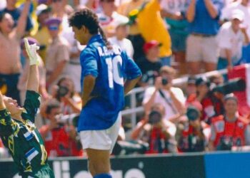 Roberto Baggio dopo aver sbagliato il rigore in finale, Usa 1994 (LaPresse)