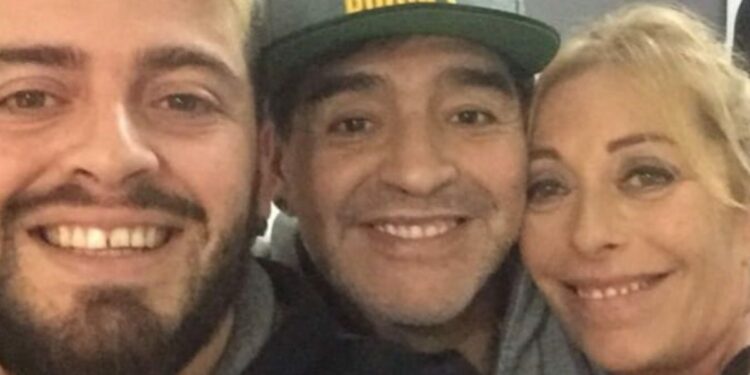 Cristiana Sinagra con Maradona e il figlio Diego Jr.