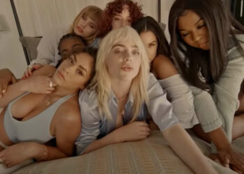 Billie Eilish nel videoclip di "Lost Cause"