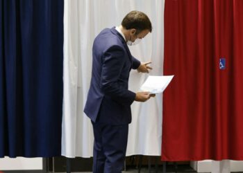 Macron vota per le Regionali