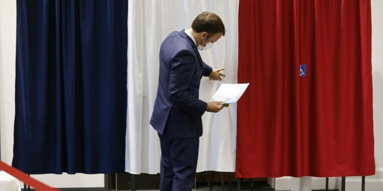 Macron vota per le Regionali