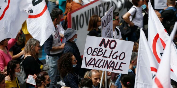 No vax indagato a Roma