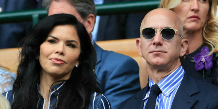 Jeff Bezos in compagnia di Lauren Sanchez