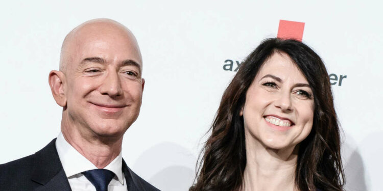 Jeff Bezos in compagnia della moglie MacKenzie