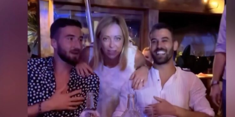 Giorgia Meloni incontra Bryan Cristante e Leonardo Spinazzola