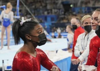 Al centro, la ginnasta Usa Simone Biles (LaPresse)