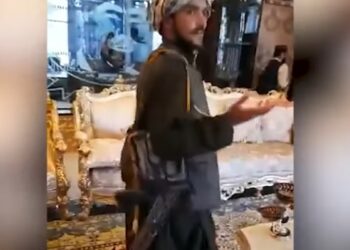 Talebani nel palazzo di Dostum, foto YouTube