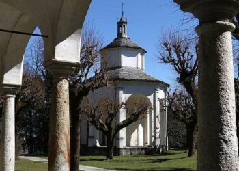 Uno scorcio del Sacro Monte di Ghiffa: la Cappella di S. Giovanni Battista (Foto R. Pagani da Wikipedia)