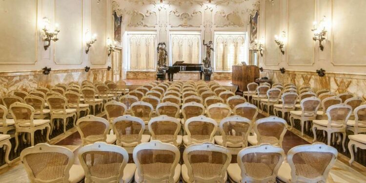 La sala dei concerti dell'Accademia Chigiana