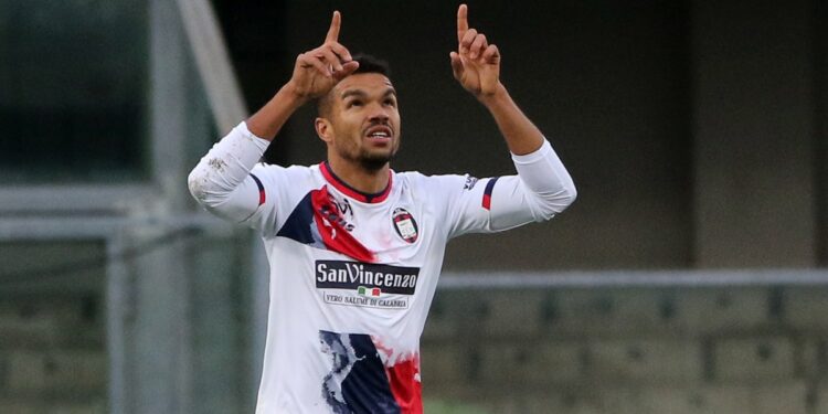 Junior Messias, esultanza dopo gol con Crotone (Foto: LaPresse)